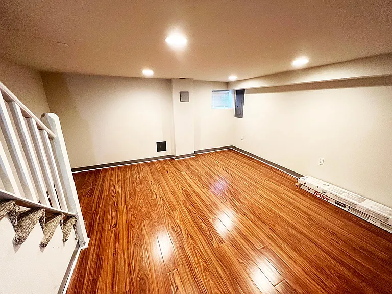 770 Columbia Rd NW — Photo 9
