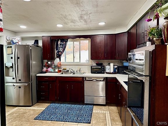 3rd image of 202 Barrington Rd