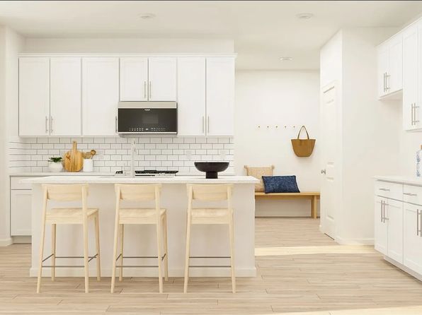 4390 Willow Creek Dr