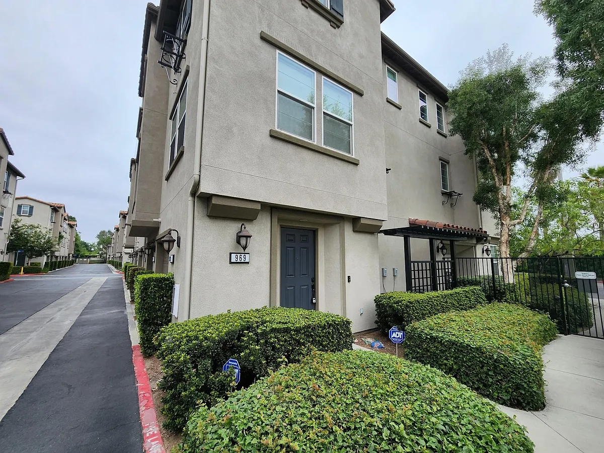 Building Photo - 969 S Bluff Rd