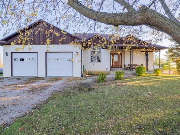 8621 E 2100 North Rd, Carlock, IL 61725