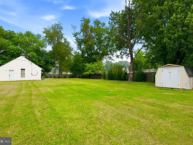 8916 Rugby Rd — Photo 100