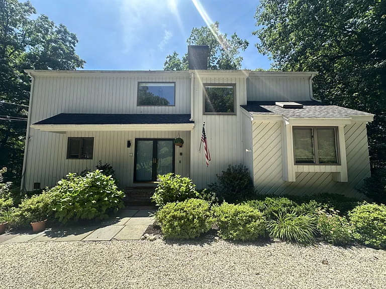 19 Brookhill Ln — Photo 3