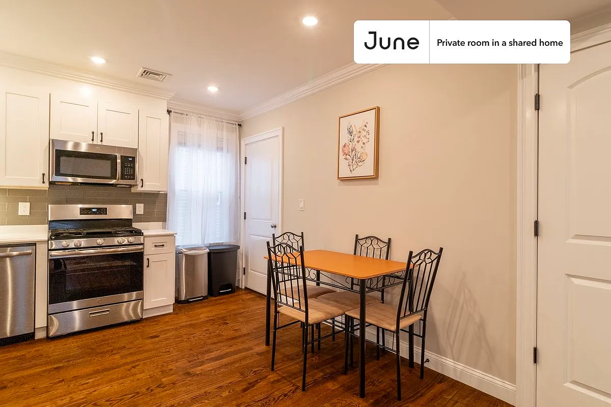 Queen bedroom in 4 bed/1.5 bath home in Somerville #1798 A — Photo 2