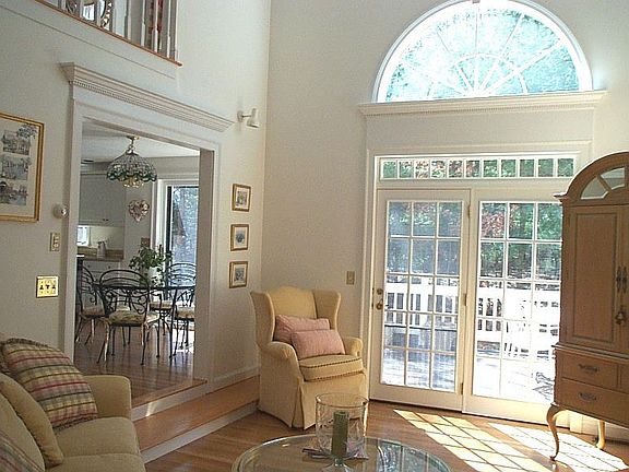 4th image of 18 Penny Ln