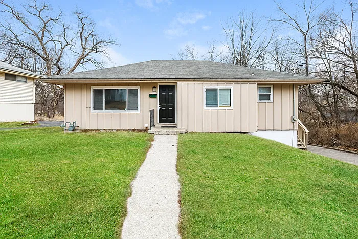 3 bed, 1.5 bath, 1066 sqft, $1,395 — Photo 1