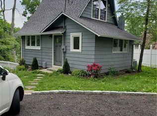 121 Lakeview Ter, Sandy Hook, CT 06482