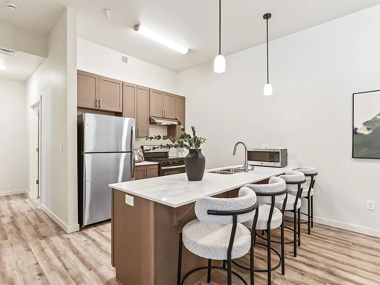 Jen's Pointe Apartment — Photo 6