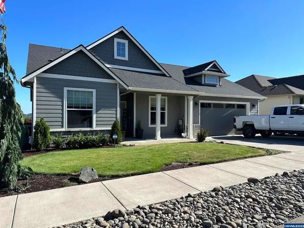 110 Four Oaks Dr, Silverton, OR 97381