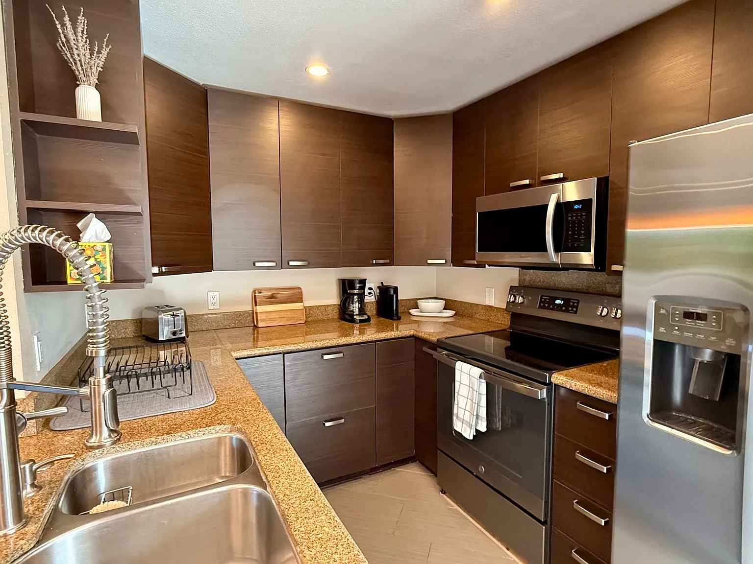 2 bed, 1006 sqft, $5,900 — Photo 3