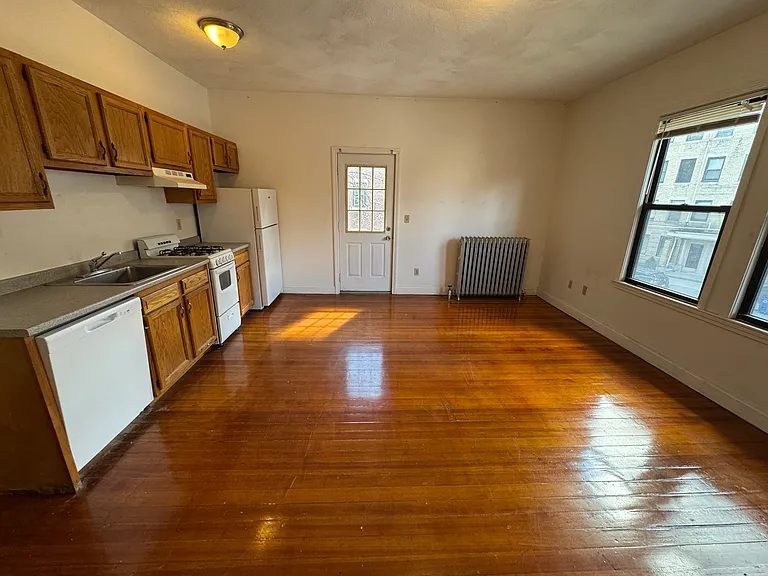 163 Strathmore Rd #3 — Photo 9