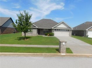 2871 Chip Shot Dr, Farmington, AR 72730