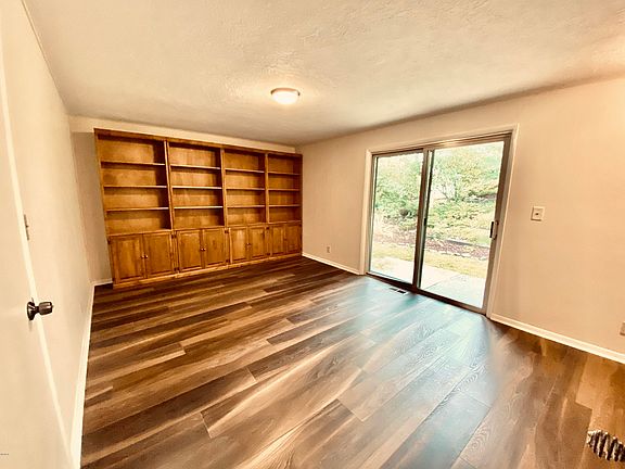 5th image of 207 NE Chambers Ct