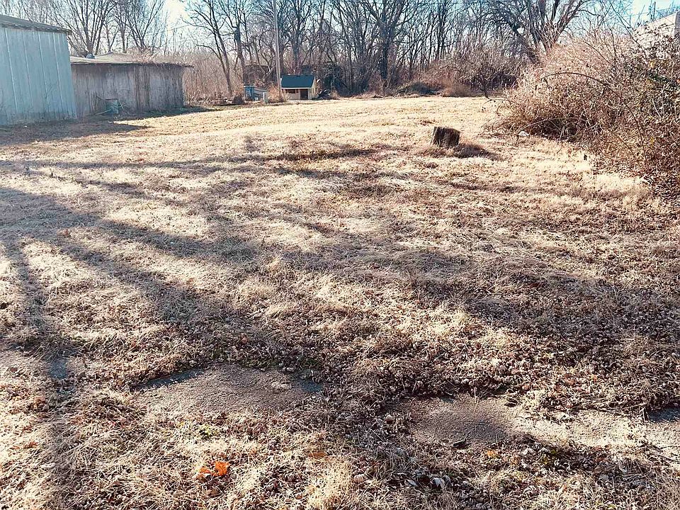 2nd image of 609 Menor St