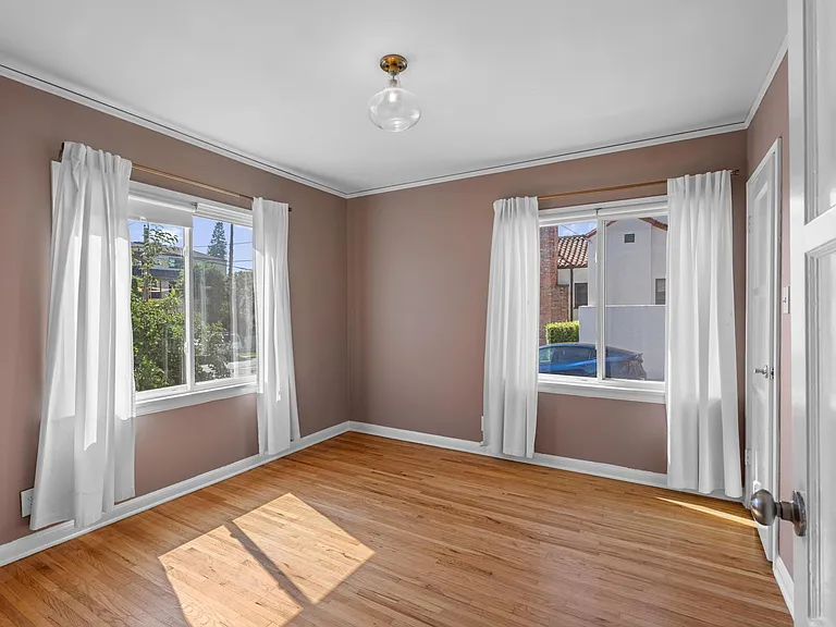 1933 Meridian Ave — Photo 5