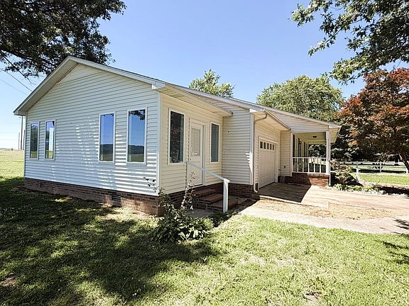 2nd image of 926 Lake Dr