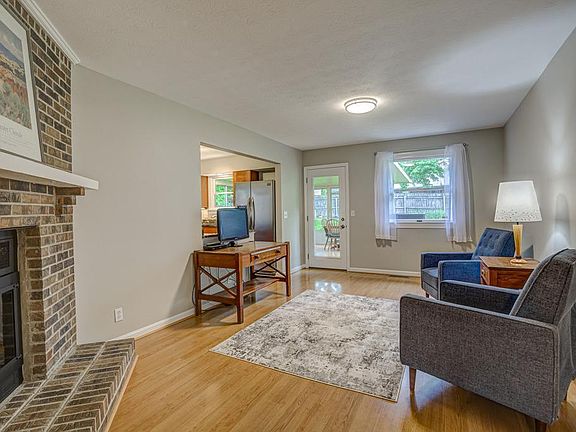 4th image of 8646 Manitoba Dr