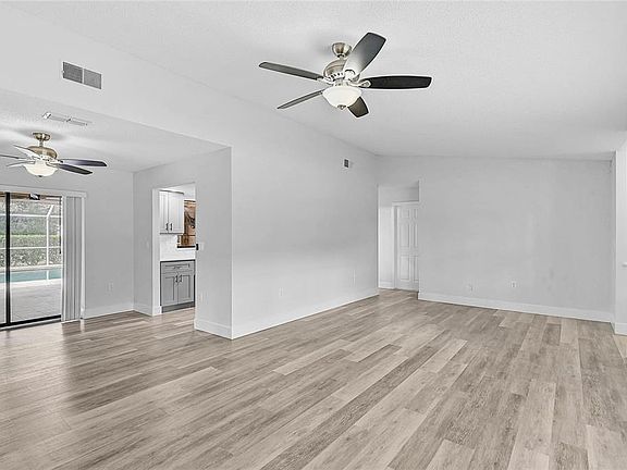 5th image of 121 WOODINGHAM DRIVE