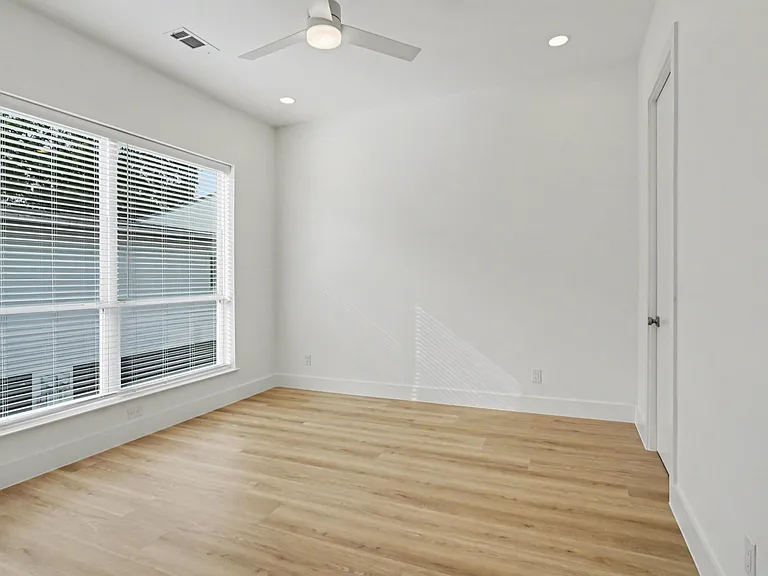 2217 N Fitzhugh Ave #202 — Photo 23