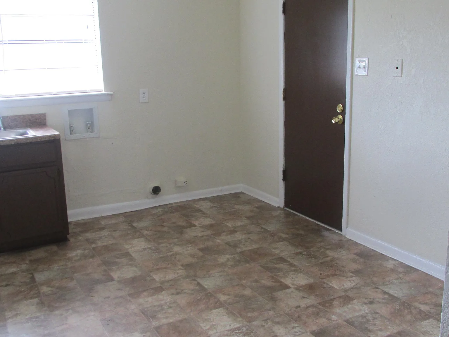 2 bed, 900 sqft, $1,250 — Photo 4