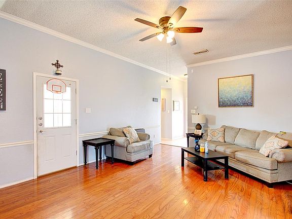 5th image of 4209 Woodcrest Ct