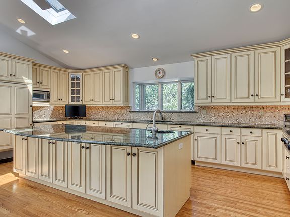 5th image of 9 Southwood Ln
