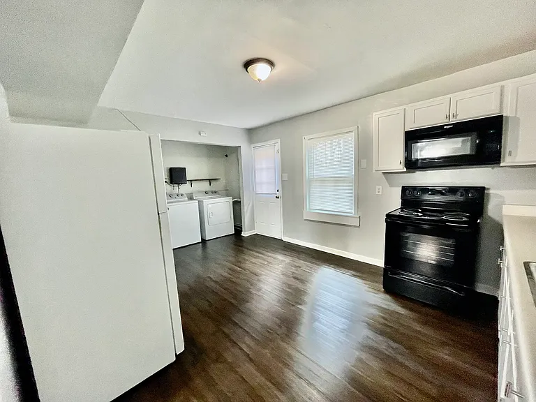 3411 Chalfont Dr — Photo 3