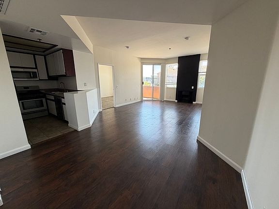 2nd image of 1229 N Sycamore Ave APT 303