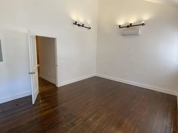 121 S Welch St, Denton, TX 76201