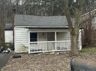 3273 Valley Rd, Berkeley Springs, WV 25411