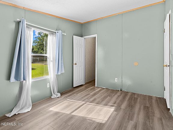 5th image of 8417 CREEKSIDE Drive