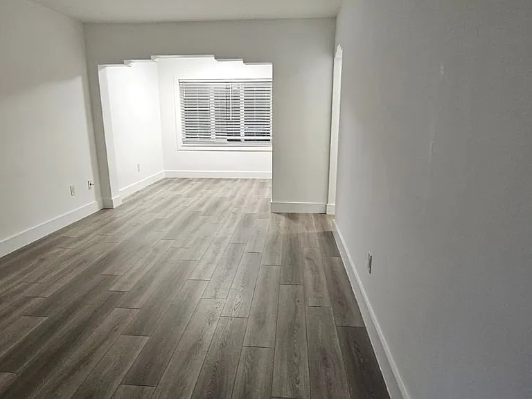9005 NE 8th Ave #9 — Photo 8