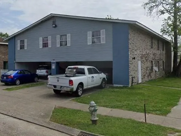 945 W Monterey Ct, Gretna, LA 70056