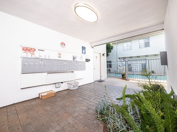 2nd image of 2469 S Robertson Blvd #204