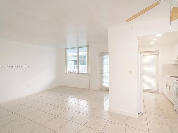 5th image of 701 Collins Ave APT 2D
