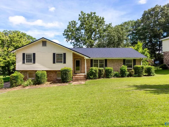 3010 Lakewood Dr, Rainbow City, AL 35906