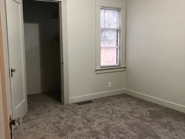 3320 Pine St — Photo 11
