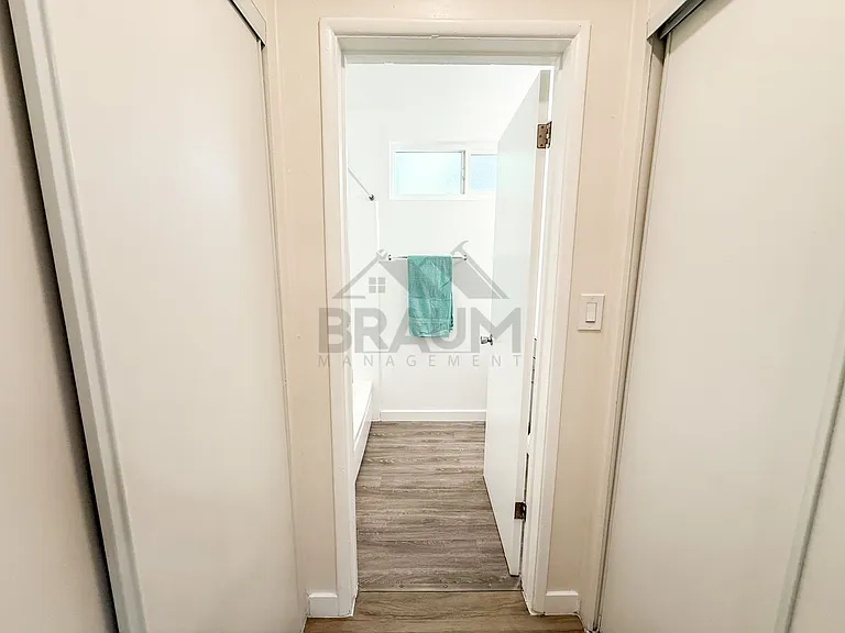 15546 VANOWEN STREET — Photo 12