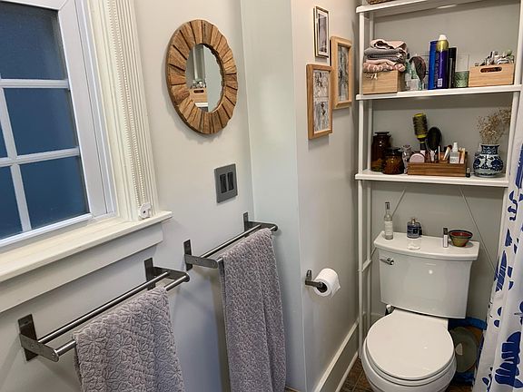 3rd image of 310 E Summit St #1