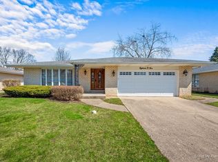 1805 N Larch Dr, Mount Prospect, IL 60056