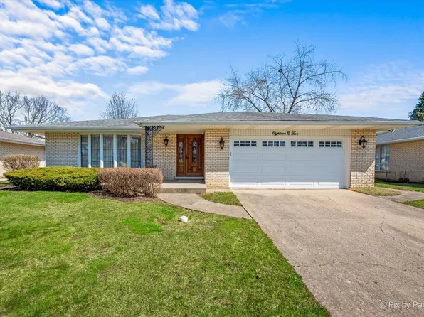 1805 N Larch Dr, Mount Prospect, IL 60056