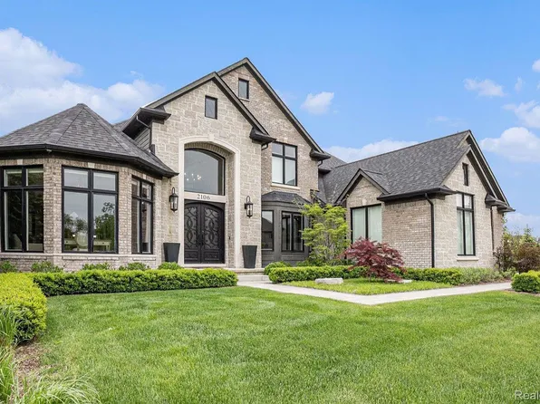 2106 Leewood Dr, Shelby Township, MI 48316