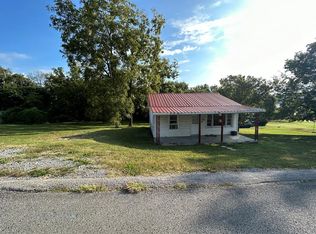 318 Oakland St, Burkesville, KY 42717
