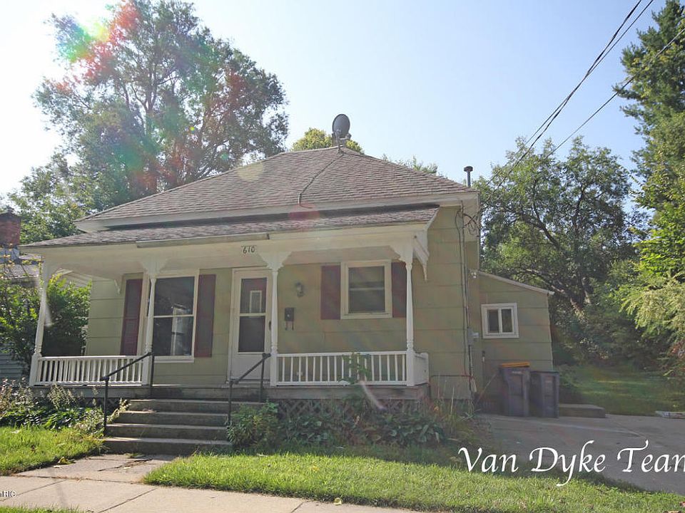 1st image of 610 Lamberton St NE