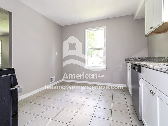 742193_005_dining_room_13840399.jpg