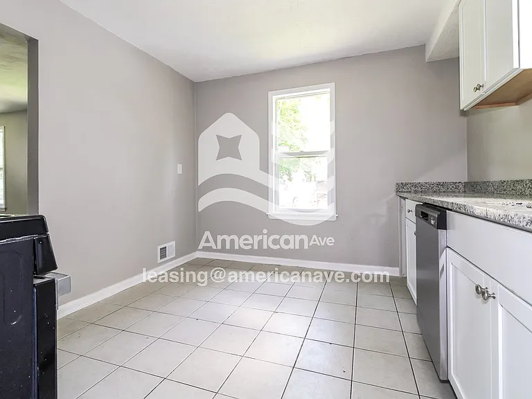 742193_005_dining_room_13840399.jpg