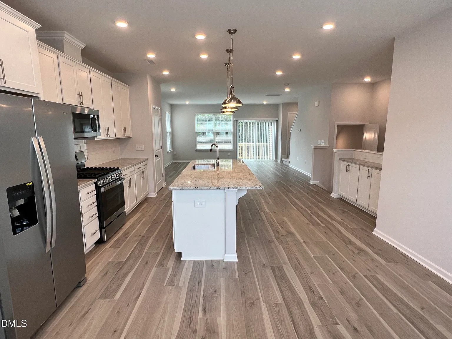 4 bed, 3.5 bath, 2229 sqft, $2,450 — Photo 3