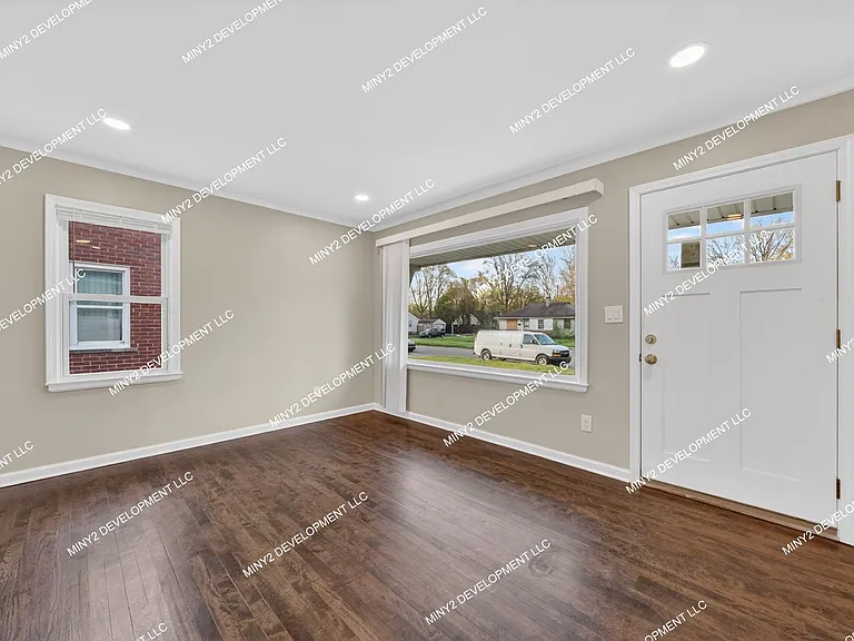 21422 Pembroke Ave — Photo 7