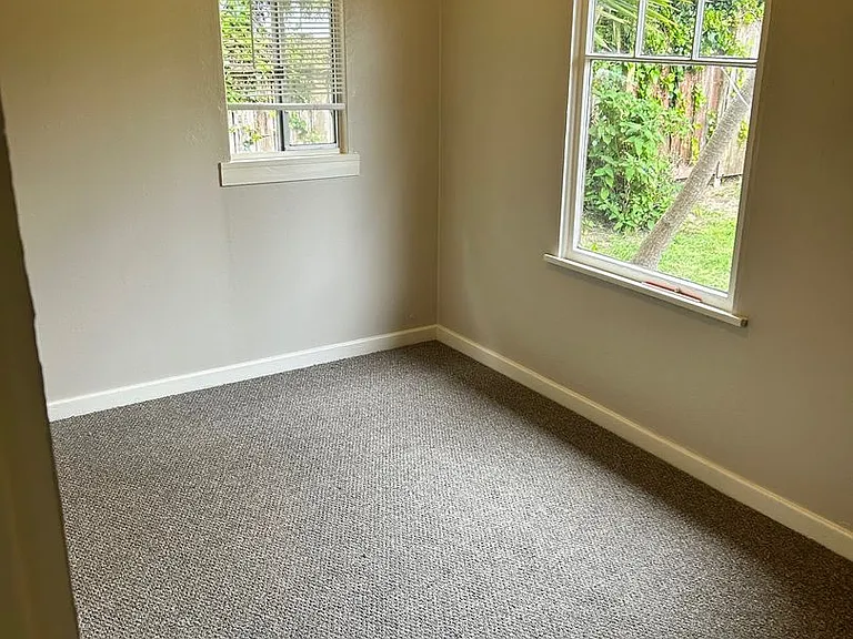 410 Tulare Ave — Photo 9