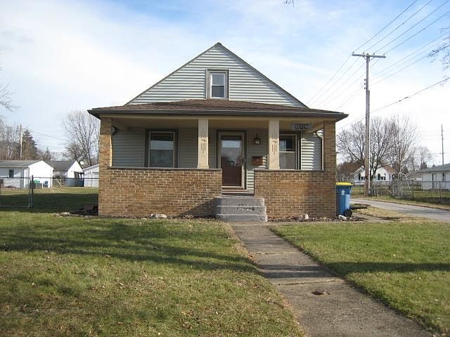 1st image of 914 Oak St